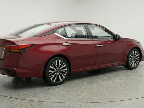 Used 2025 Nissan Altima 2.5 SV FWD image 9