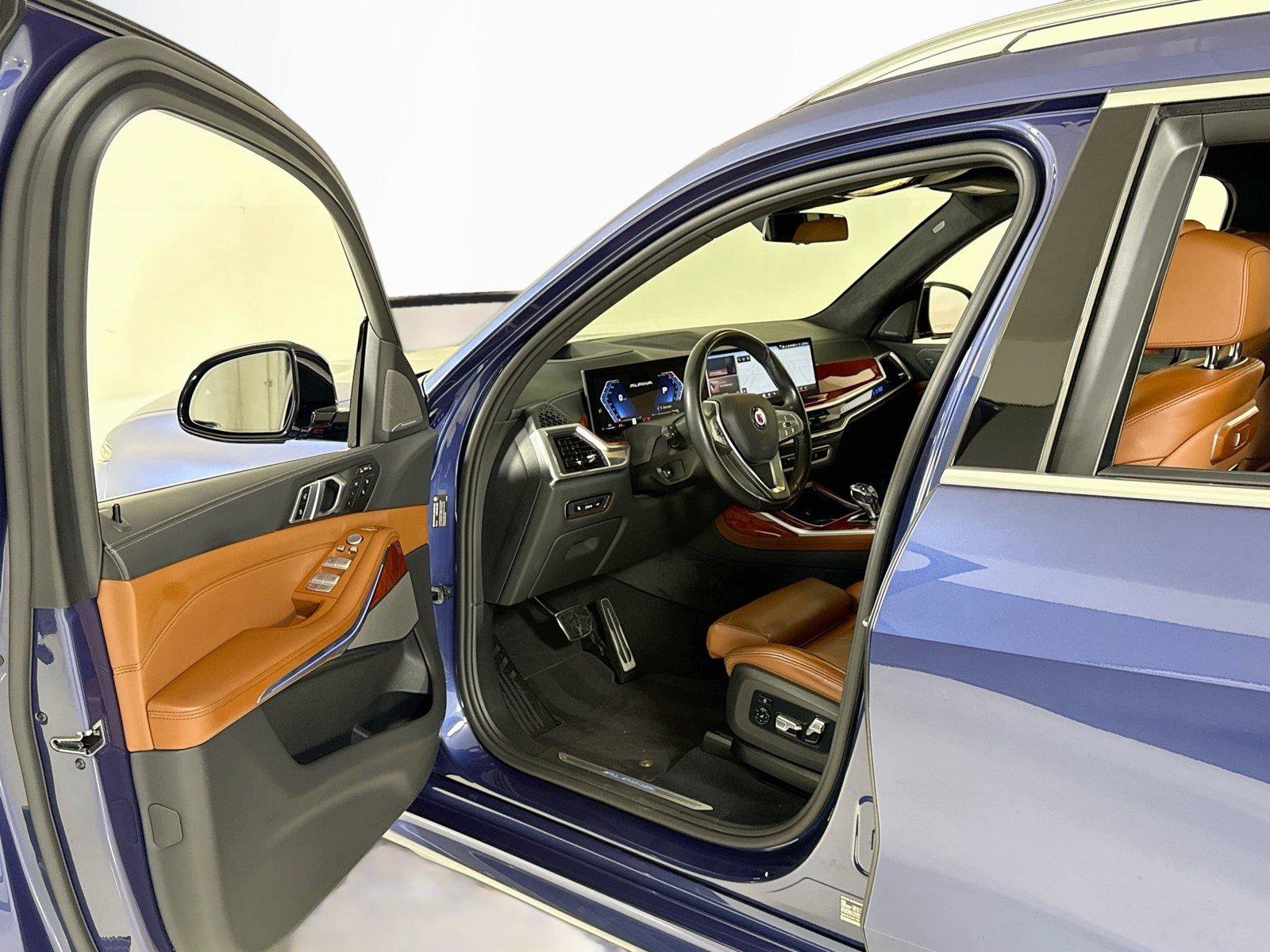 Used 2024 BMW ALPINA XB7 AWD/4WD image 11