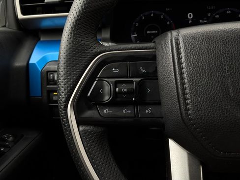 Used 2025 Toyota Tacoma TRD Off-Road image 33