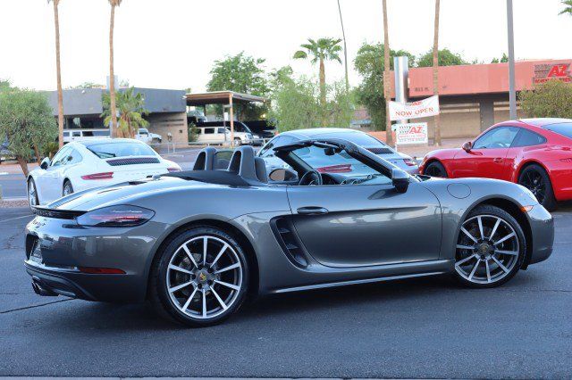 Used 2017 Porsche 718 Boxster RWD image 21