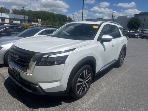 Used 2025 Nissan Pathfinder Platinum w/ Cargo Package AWD/4WD image 1
