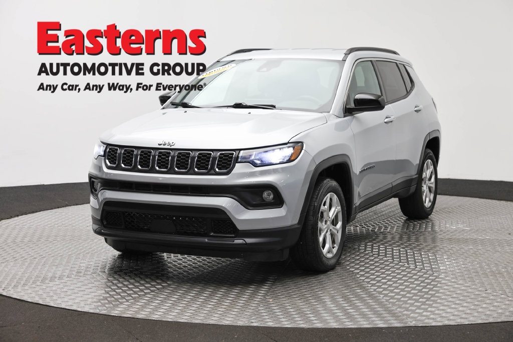 Used 2024 Jeep Compass Latitude AWD/4WD image 1