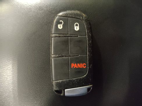 Used 2019 Dodge Journey SE FWD image 32