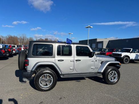 Used 2018 Jeep Wrangler Unlimited Sahara w/ Dual Top Group image 6