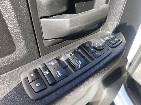 Used 2024 RAM 2500 Tradesman w/ Chrome Appearance Group image 22