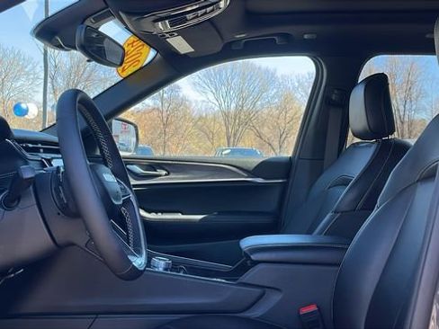 Used 2024 Jeep Grand Cherokee Limited image 10