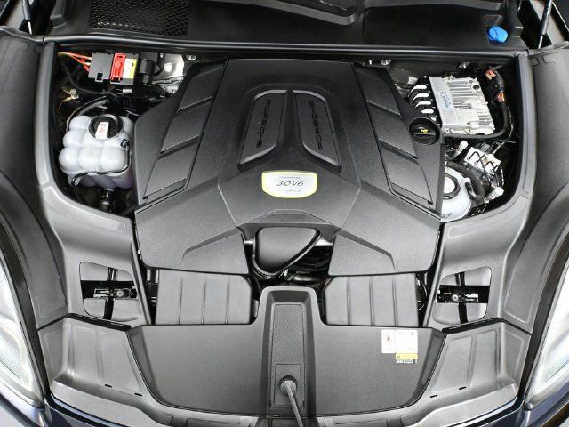 Used 2022 Porsche Cayenne E-Hybrid Coupe AWD/4WD image 47