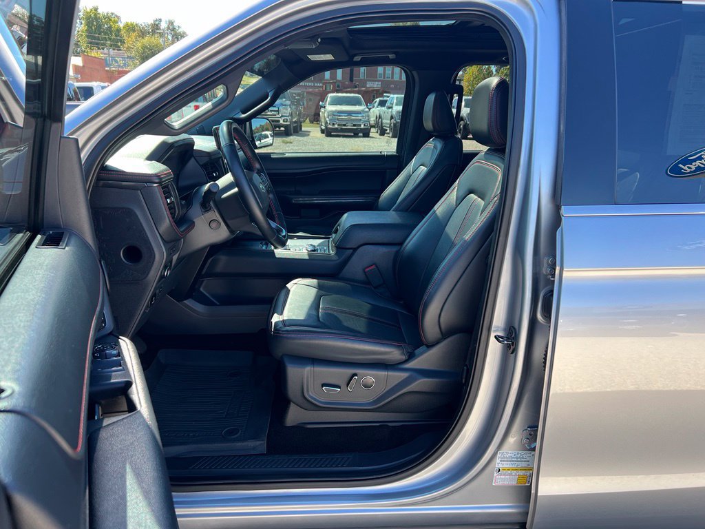Used 2022 Ford Expedition Limited AWD/4WD image 14