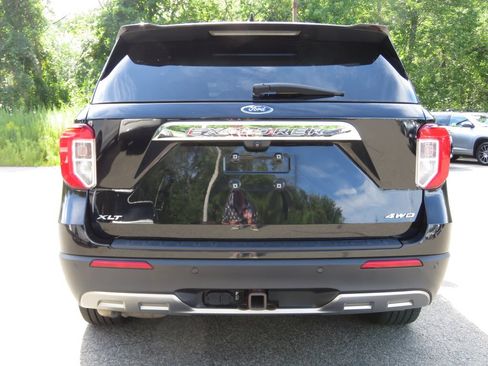 Used 2021 Ford Explorer XLT w/ Equipment Group 202A AWD/4WD image 6