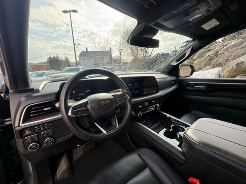 Used 2025 Chevrolet Tahoe Z71 AWD/4WD image 14