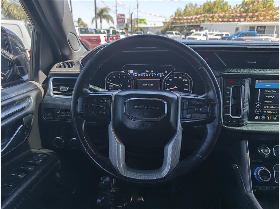 Used 2021 GMC Yukon XL Denali w/ Denali Premium Package AWD/4WD image 7