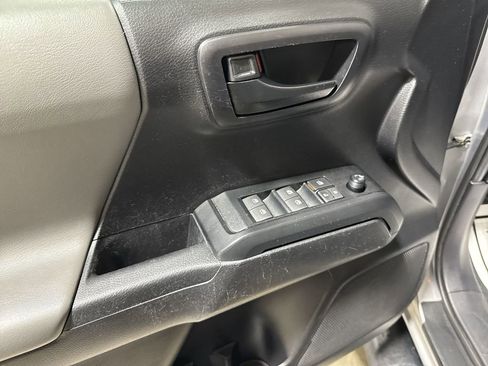 Used 2021 Toyota Tacoma SR AWD/4WD image 20