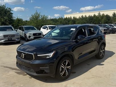 Used 2025 Volvo XC40 B5 Core