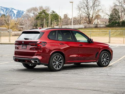 Used 2024 BMW X5 xDrive40i w/ M Sport Package image 5
