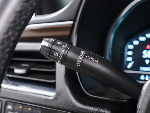 Used 2023 GMC Yukon XL SLE image 21