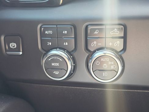 Used 2022 GMC Sierra 1500 AT4 w/ AT4 Preferred Package AWD/4WD image 19