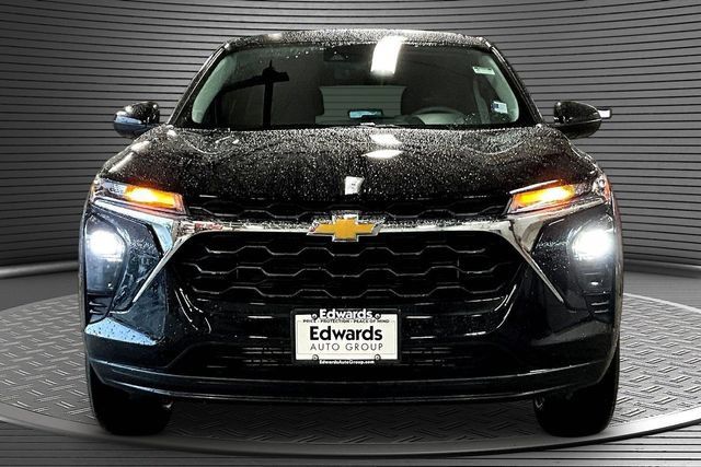 Used 2026 Chevrolet Trax LS w/ LS Convenience Package FWD image 2
