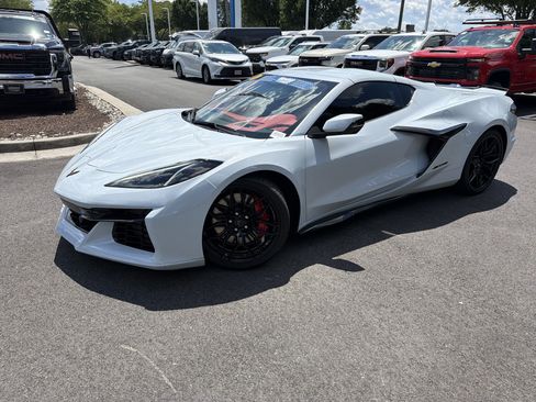 Used 2024 Chevrolet Corvette Z06 RWD image 5