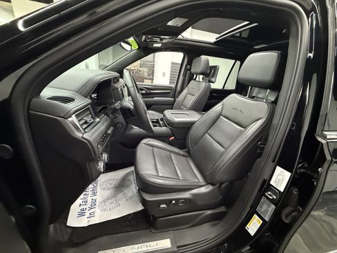 Used 2024 GMC Yukon Denali w/ Advanced Technology Package AWD/4WD image 18