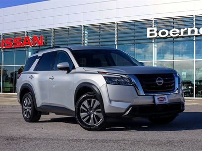 Used 2024 Nissan Pathfinder SV