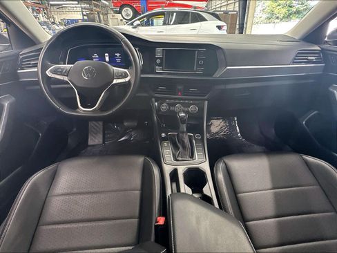 Used 2023 Volkswagen Jetta SE w/ Panoramic Sunroof Package FWD image 10