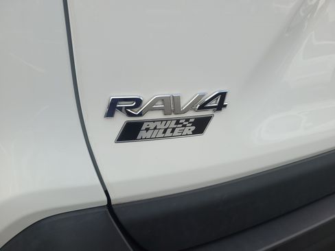 Certified 2023 Toyota RAV4 LE AWD/4WD image 28