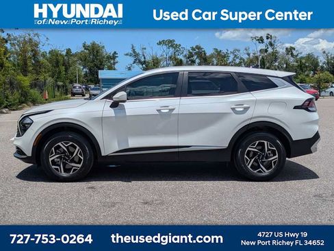 Used 2023 Kia Sportage LX AWD/4WD image 2