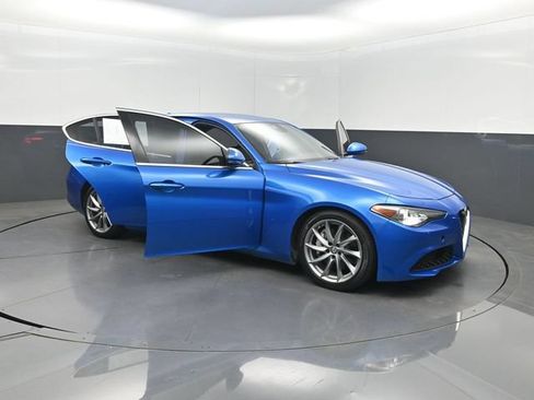 Used 2020 Alfa Romeo Giulia w/ Cold Weather Package RWD image 32