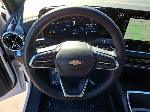 Used 2025 Chevrolet Equinox LT FWD image 19