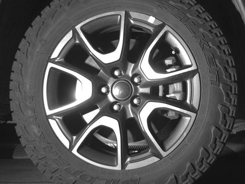 Used 2025 Jeep Compass Trailhawk AWD/4WD image 13
