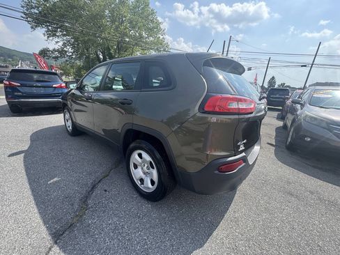 Used 2015 Jeep Cherokee Sport w/ Cold Weather Group AWD/4WD image 4