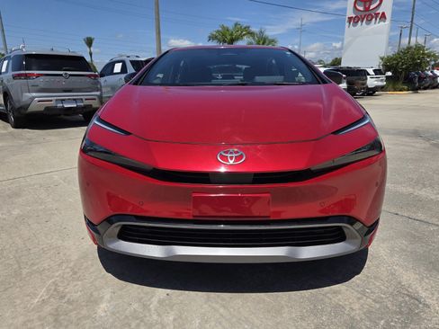 Used 2024 Toyota Prius XLE FWD image 2