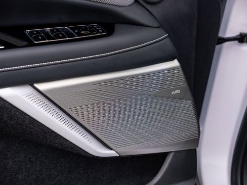 Certified 2025 Cadillac Optiq Luxury 2 w/ LPO, Floor Liner Package AWD/4WD image 16