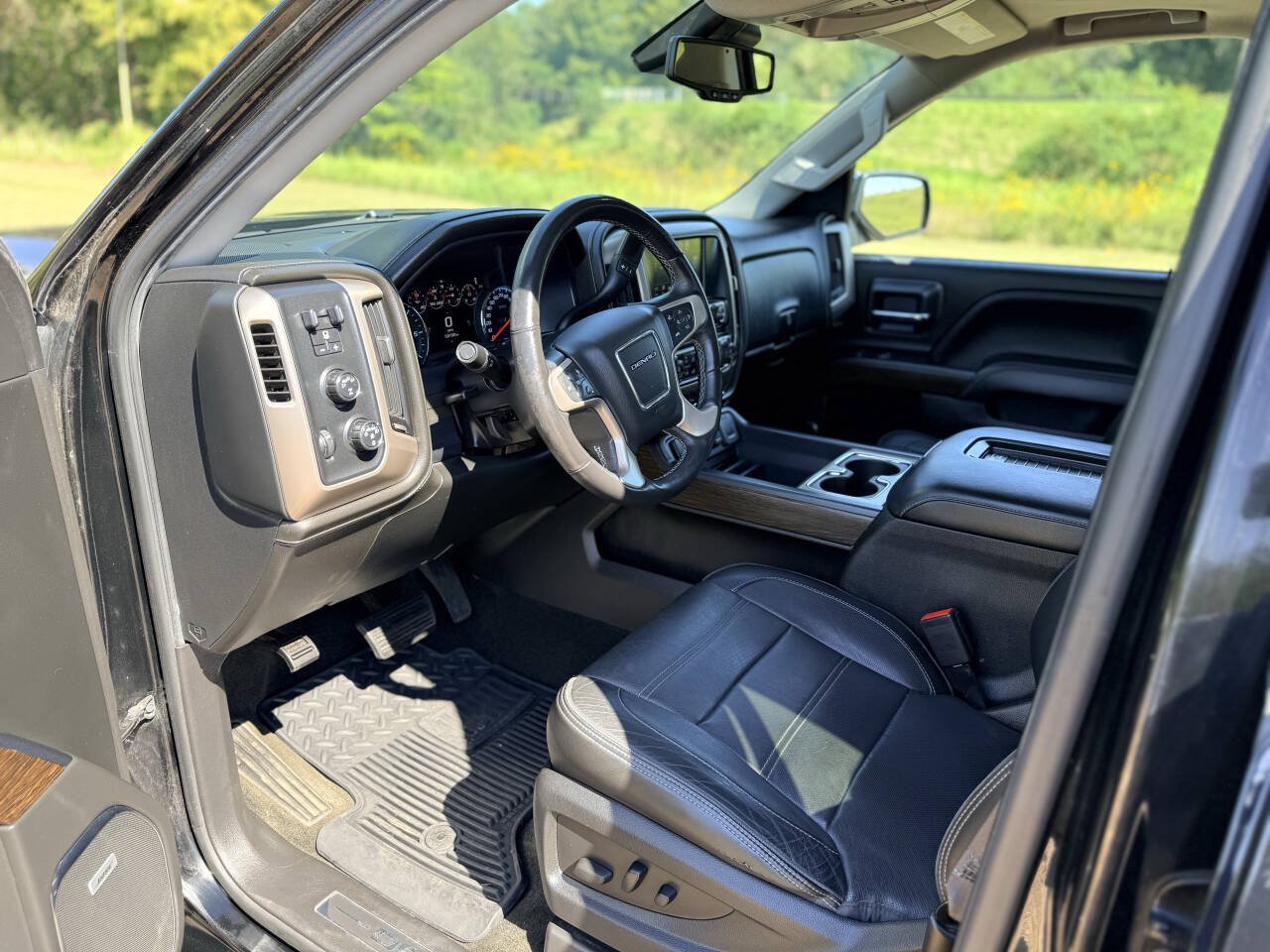 Used 2017 GMC Sierra 1500 Denali w/ Denali Ultimate Package AWD/4WD image 14