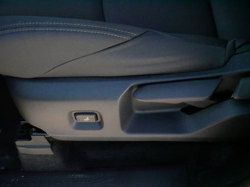 Certified 2025 Toyota Tacoma SR5 image 20