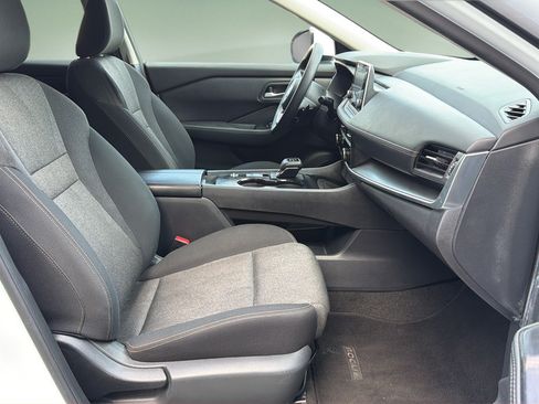Certified 2024 Nissan Rogue SV FWD image 9