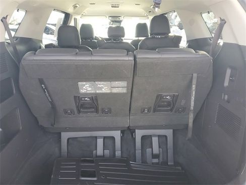 Certified 2023 Kia Carnival EX image 7