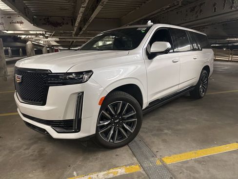 Used 2024 Cadillac Escalade ESV Sport Platinum w/ Heavy-Duty Trailer Package image 3