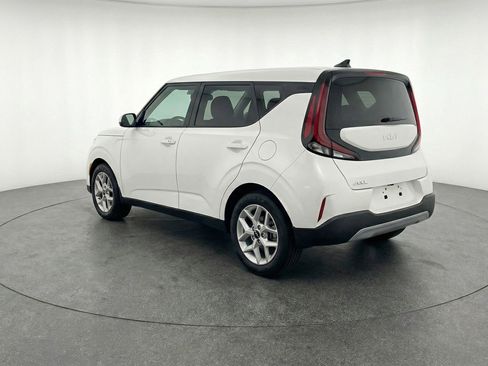 Used 2025 Kia Soul LX w/ LX Technology Package FWD image 6