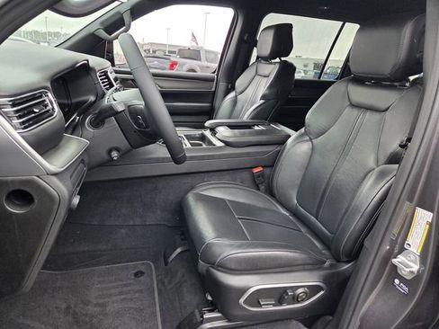 Used 2025 Jeep Wagoneer 4WD image 9