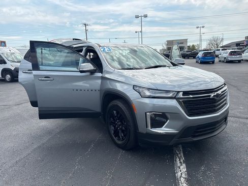 Used 2023 Chevrolet Traverse LT w/ Midnight/Sport Edition FWD image 19