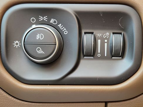 Used 2020 RAM 1500 Limited image 9