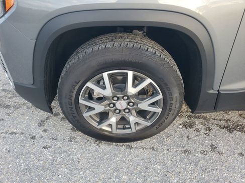 Used 2022 GMC Acadia SLE w/ Driver Convenience Package image 17