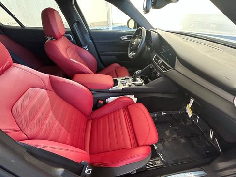 New 2024 Alfa Romeo Giulia Ti w/ Performance Driving Package image 10