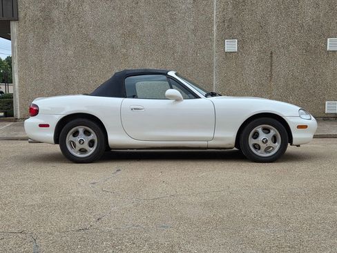 Used 1999 MAZDA MX-5 Miata image 9