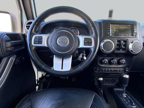 Used 2014 Jeep Wrangler Unlimited Rubicon AWD/4WD image 6