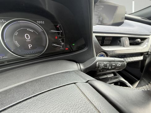 Used 2022 Lexus UX 250h w/ Premium Package image 26