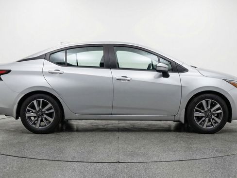 Used 2025 Nissan Versa SV FWD image 11