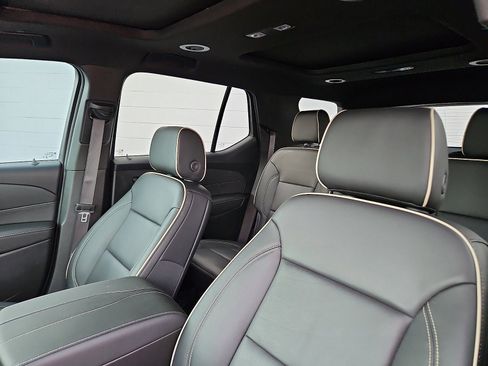 Used 2023 Chevrolet Traverse Premier image 9
