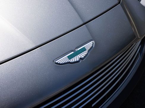 Used 2025 Aston Martin Vanquish V12 image 16